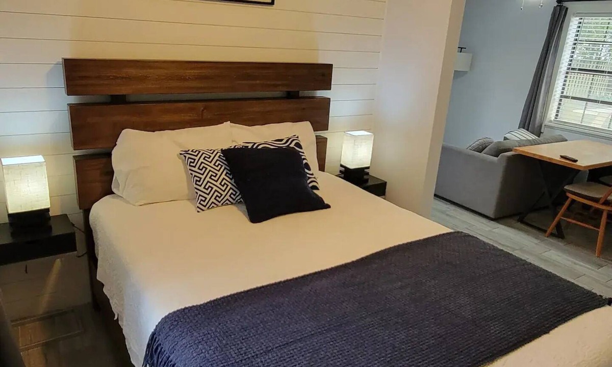 Weston Apartment | Private Relaxing Studio - Weston