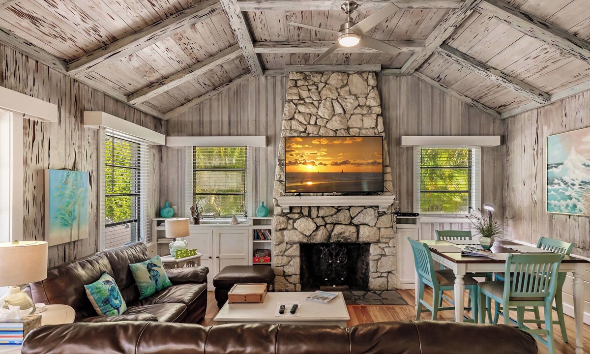 Siesta Key Hotel | Private Resort Across street from beach