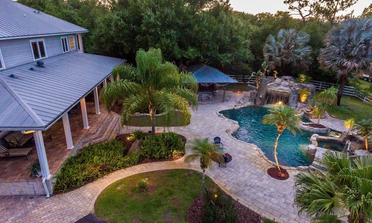 Greater Northdale House | Private Resort-Style Pool w/Lazy River, Grotto & Hot Tub – Golfers & Pups Love!