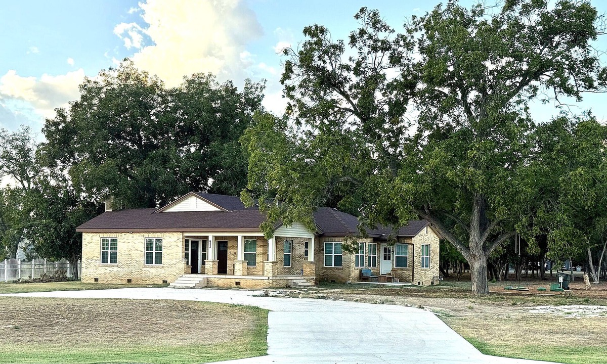 Seguin Other | Private Retreat Farmhouse/River/Fire Pit/Foosball/Large Lot & Trees