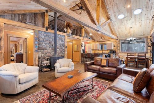 Darby House | Private River Front Cabin