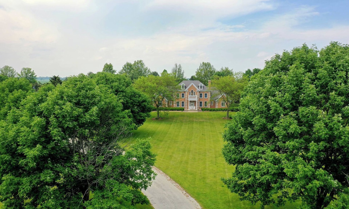 Kankakee House | Private Riverbank 27-acre Estate 1 hr from Chicago