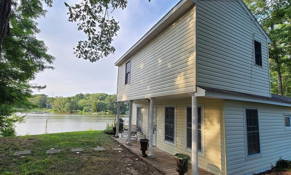 Hague House | Private Riverfront Home with dock