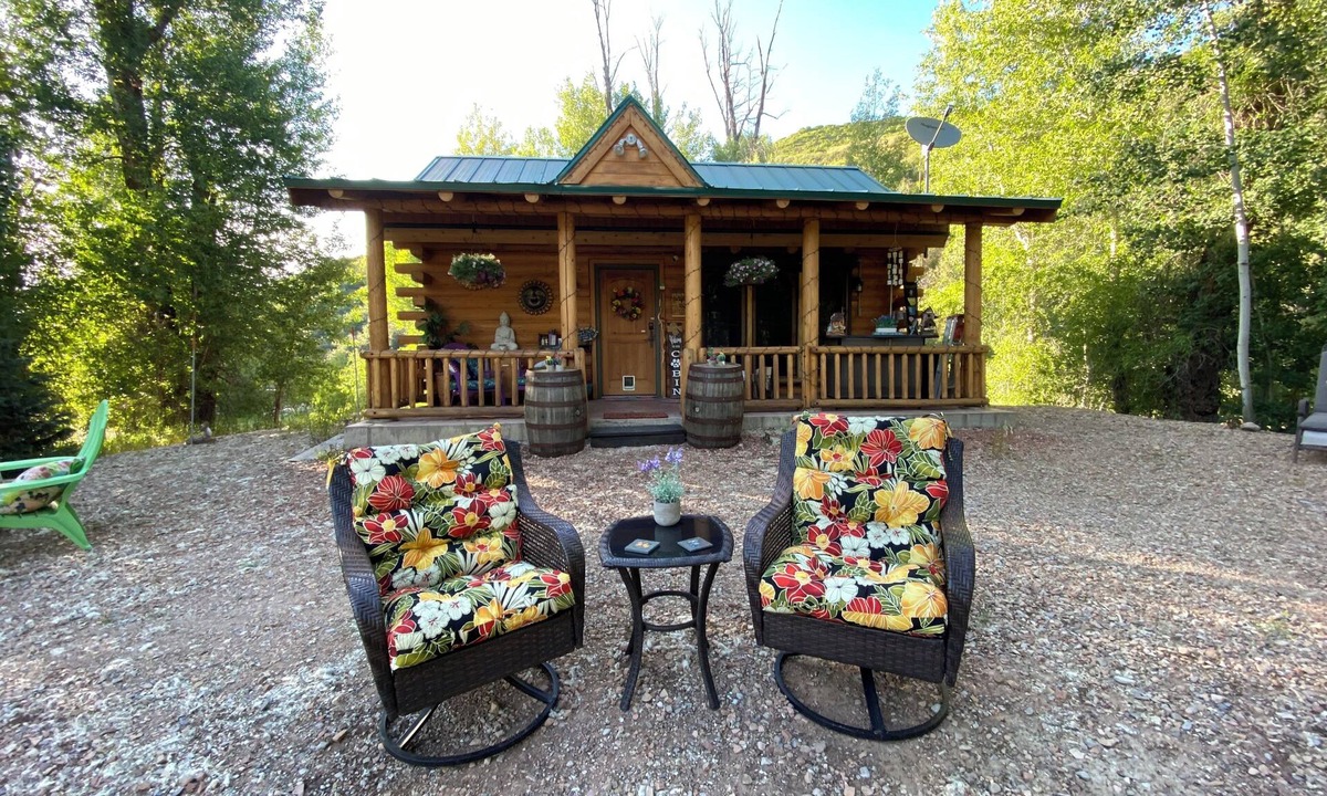 Kamas Cabin | Private Riverfront Hygge Cabin