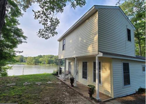 Hague House | Private Riverfront Retreat