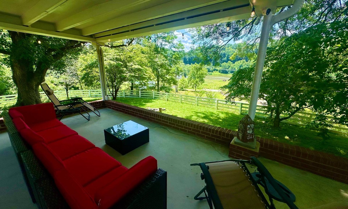 Fries House | Private Riverview Home with Hot Tub on New River Trail