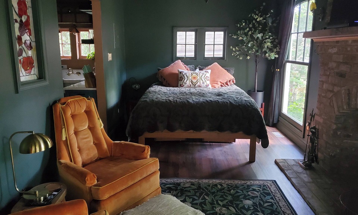 North Chesterfield House | Private Romantic Bungalow for Artists & Writers, 7 Mins to Downtown Richmond,