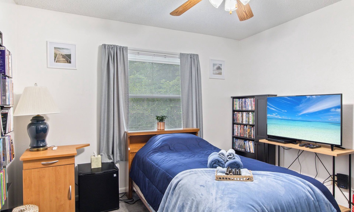 Lutz House | Private Room, Bath and Entertainment!