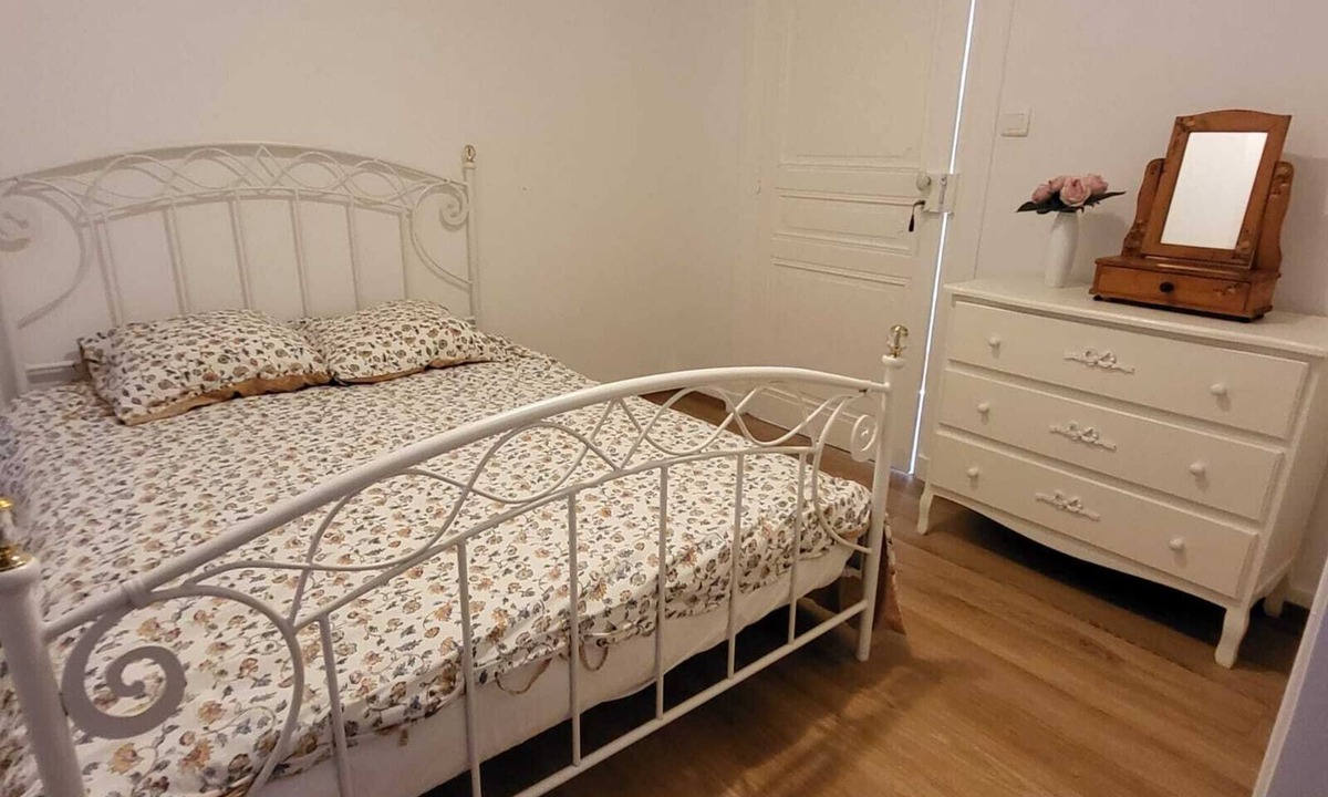 Saint-Just-d'Avray Bed & Breakfast | Private room on 3rd floor