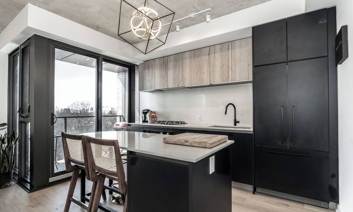 West Bend Condo | Private Room in Art, Loft Style Condo in Toronto!