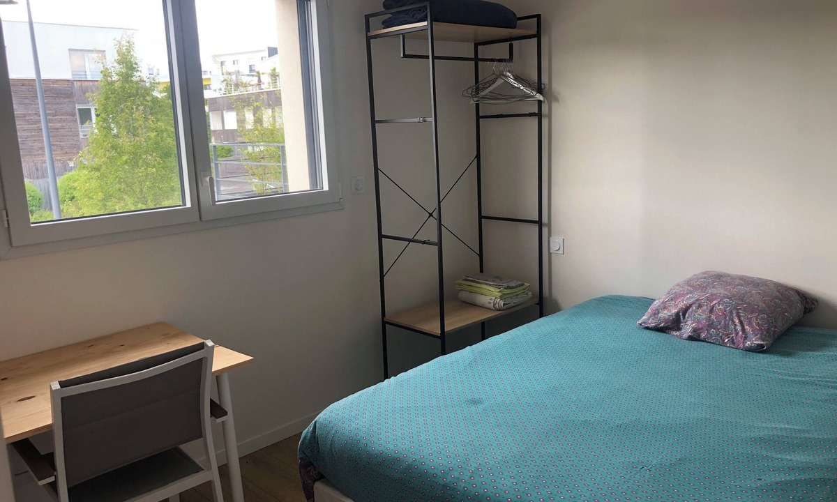 Vezin-le-Coquet Bed & Breakfast | Private room in shared apartment by the week