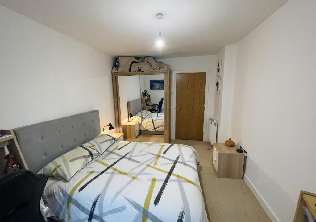 Faraday House | Private room in modern flat in great location