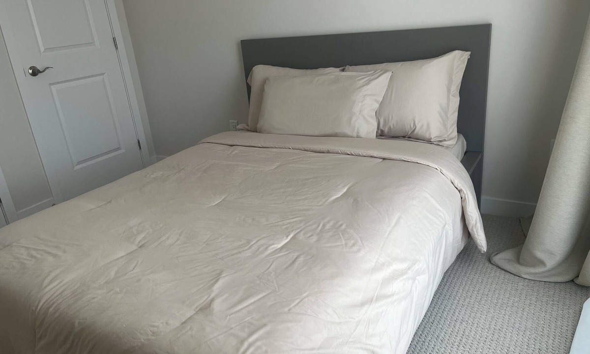 Ottawa Division House | Private Room in Ottawa close to the airport