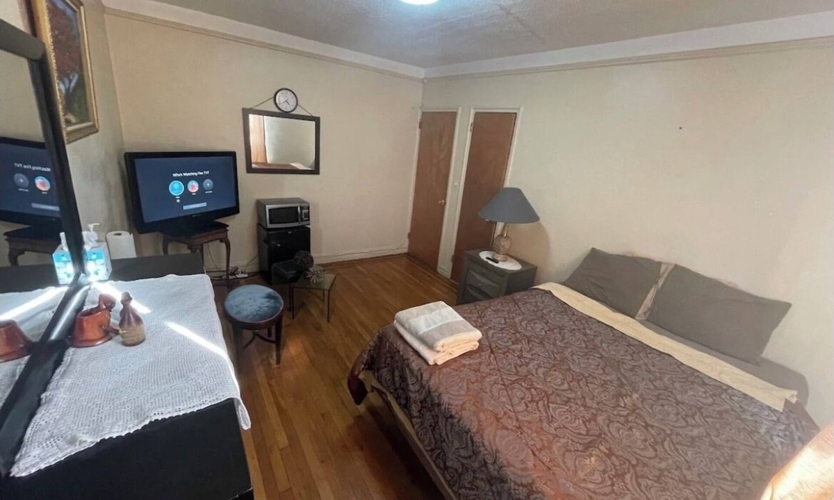 Fleetwood - Concourse Village Apartment | Private room in rental unit in Bronx , New York