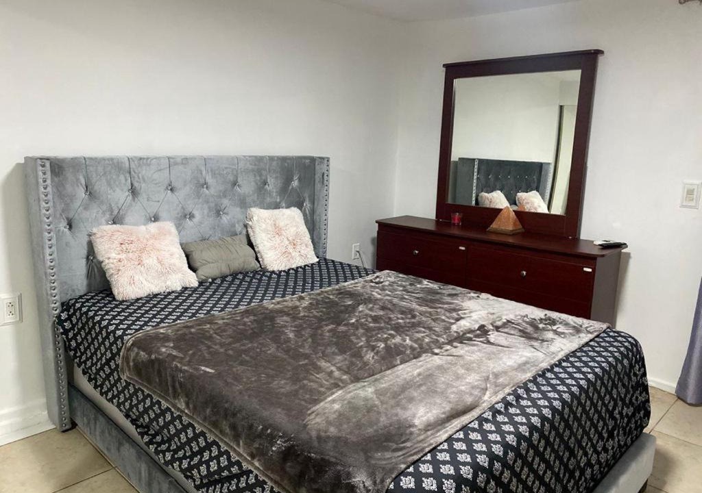 Golden Glades House | private room in the house