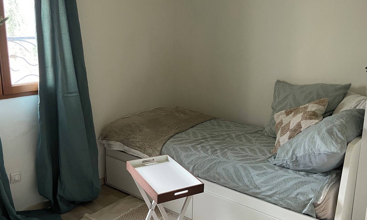 Eragny House | PRIVATE ROOM Sharing In a beautiful house