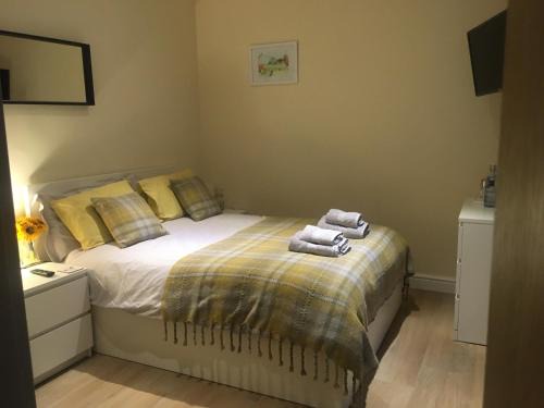 Alvechurch Apartment | Private Room - Sleeps 2 - Private Entry - Parking