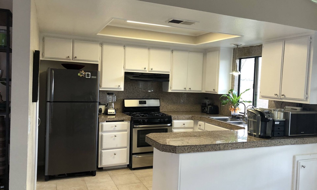 Palmdale Apartment | Private Room with Bathroom