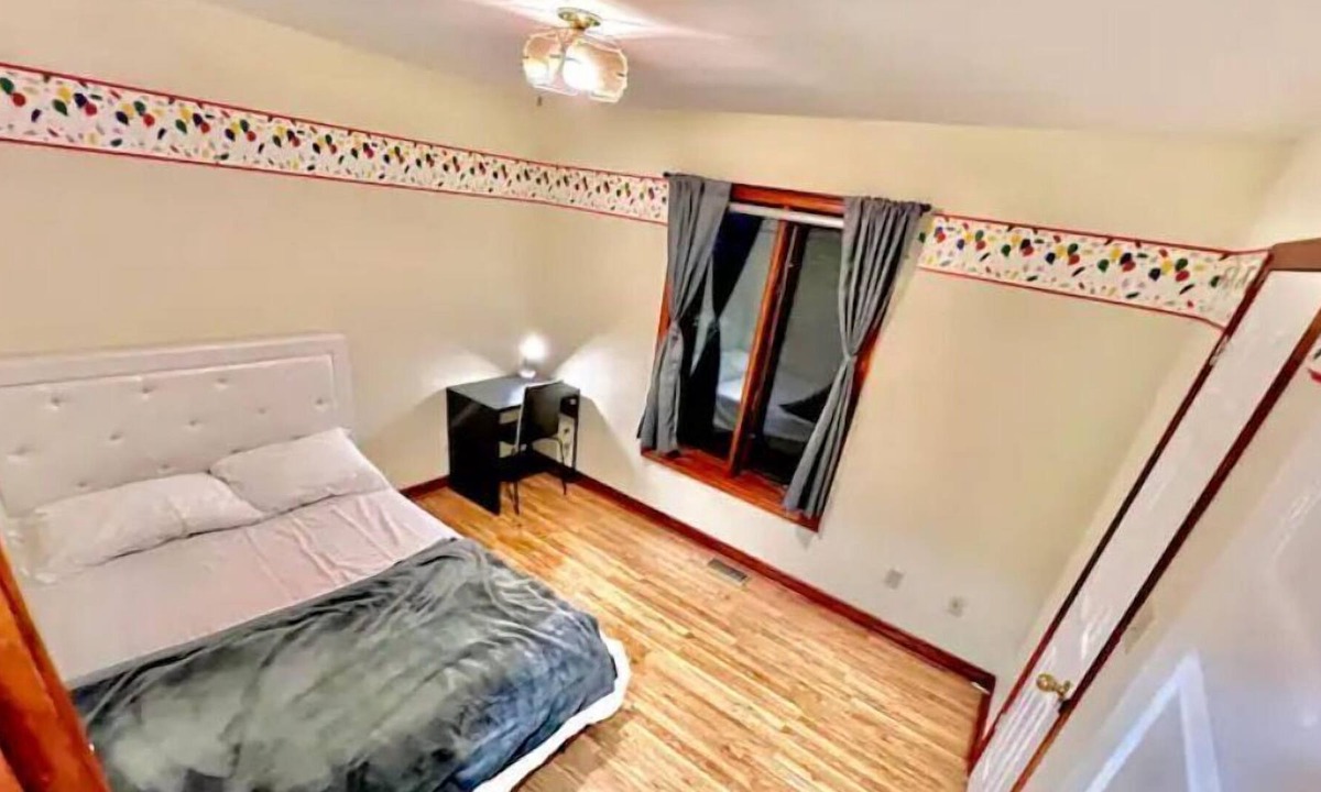 Sharon Apartment | Private room with dedicated Bath in Newmarket