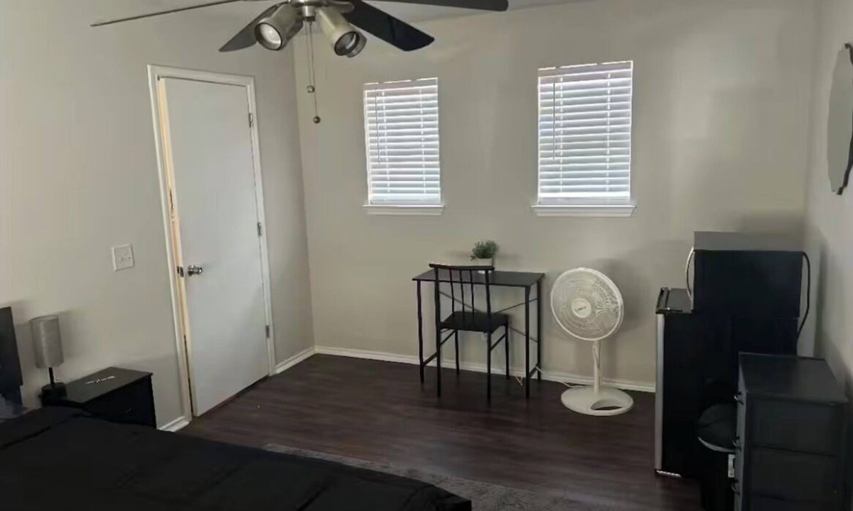 Stoney Ridge House | Private room with shared bathroom in house near Austin Airport and F1 Racetrack