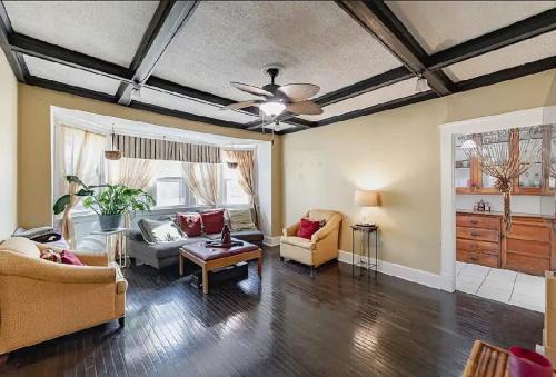 Vinita Park House | Private Rooms in a Spacious 4-Bedroom Home
