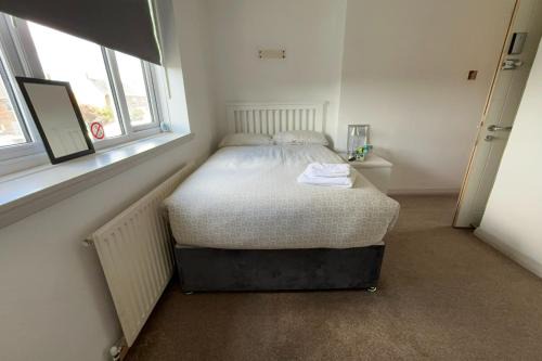 Reading House | Private Rooms with Shared Bathroom Bus Stop 8 Mins Away