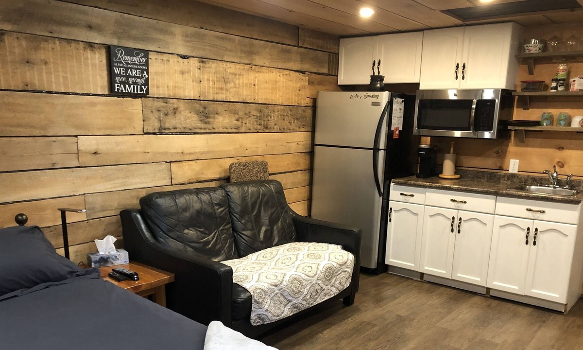Dorchester Cabin | Private Rustic Country Bunkie - relax and unwind