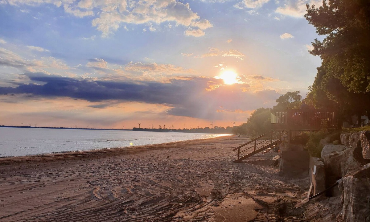 Wainfleet House | Private sand beach. Lakefront house LongBeachCottages.com – The House #4