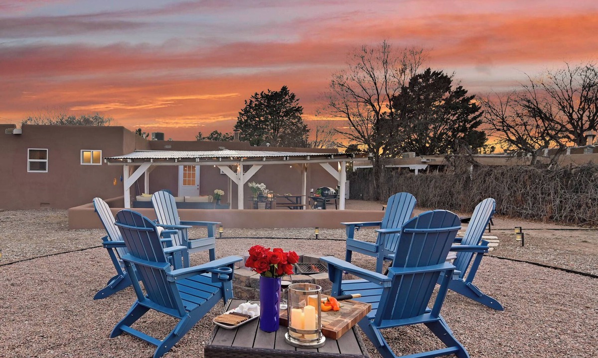 Santa Fe House | Private Santa Fe Retreat Near Plaza · Fire Pit · 3 King Bedrooms