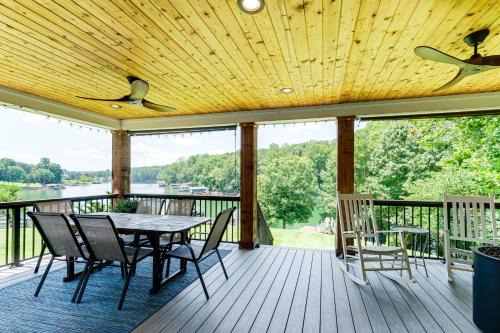 Moneta House | Private Sauna & Game Room: Lakefront Moneta Gem