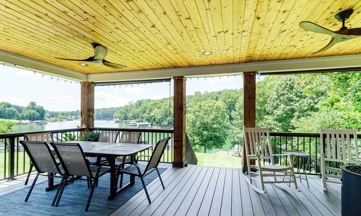 Smith Mountain Lake House | Private Sauna & Game Room: Lakefront Moneta Gem