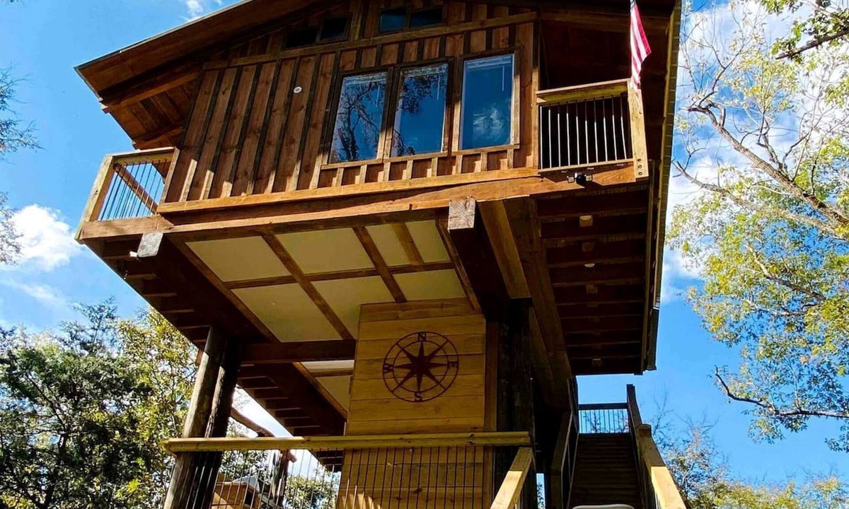 Jackson House | Private & Secluded Treehouse called the Fire Tower