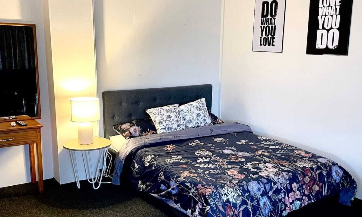 Hamilton Apartment | Private Self contained Studio