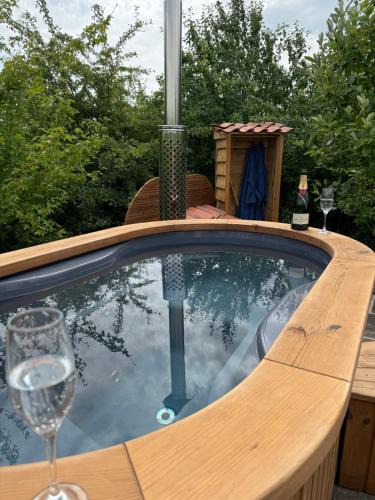 Redmile Apartment | Private Shepherds hut with Castle view