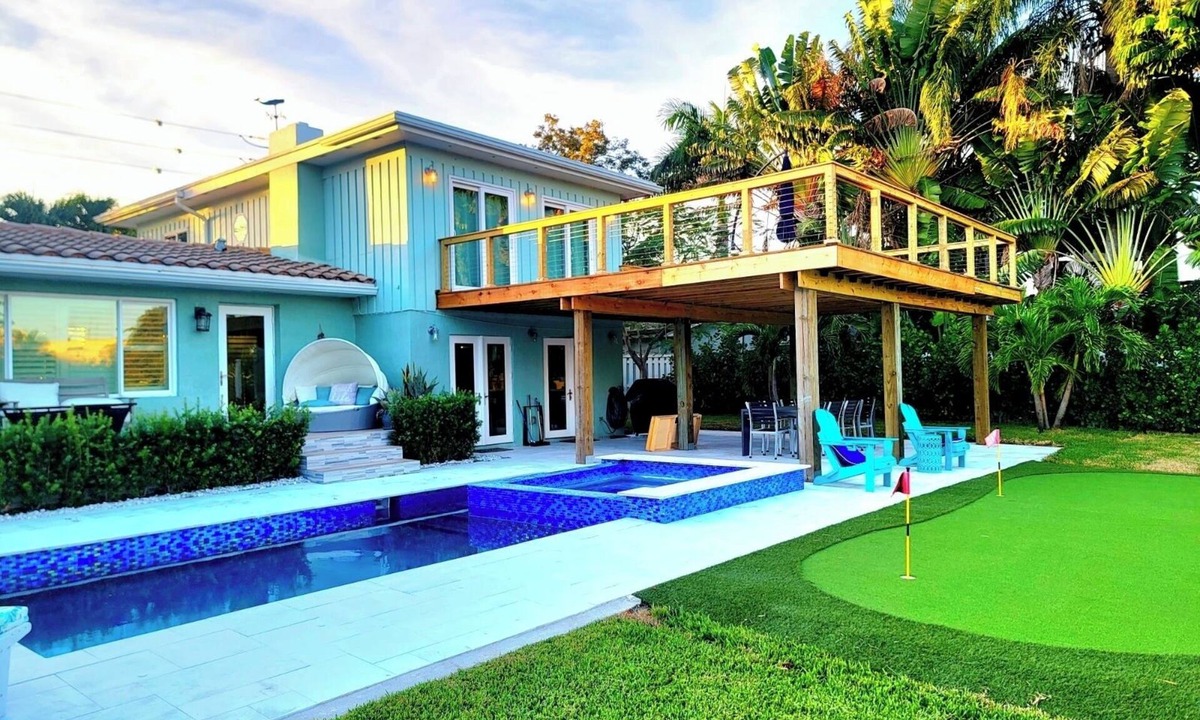 Poinsettia Heights House | Private sleeps 10, 4 Bdrm, Pool w Spa, yard games