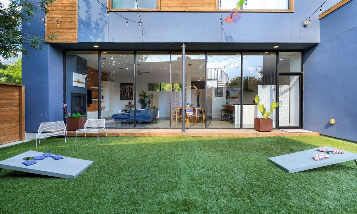 Southtown House | Private Southtown Compound | Rooftop Terrace | Walk to Alamodome & River Walk