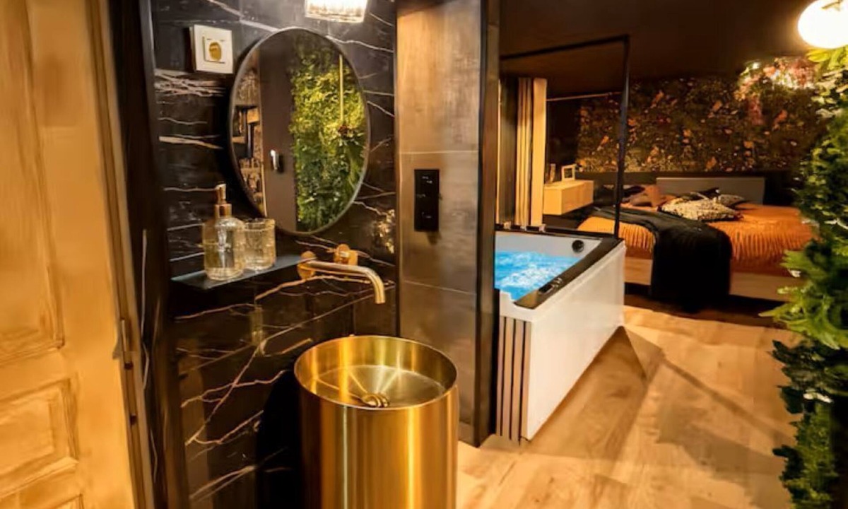 Hermival-les-Vaux Ski Chalet | Private spa chalet with jacuzzi, sauna & cinema - Normandy