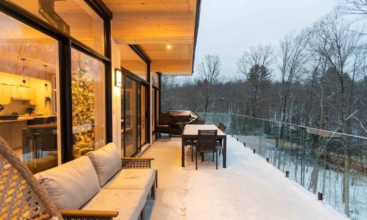 Pine Hill Ski Chalet | Private Spa| Hiking |Skiing | By the river| RuissÖ