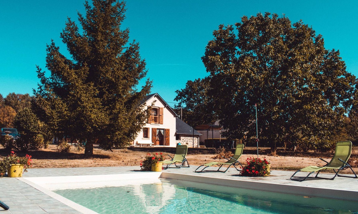 Savigny-Poil-Fol House | private spa pool