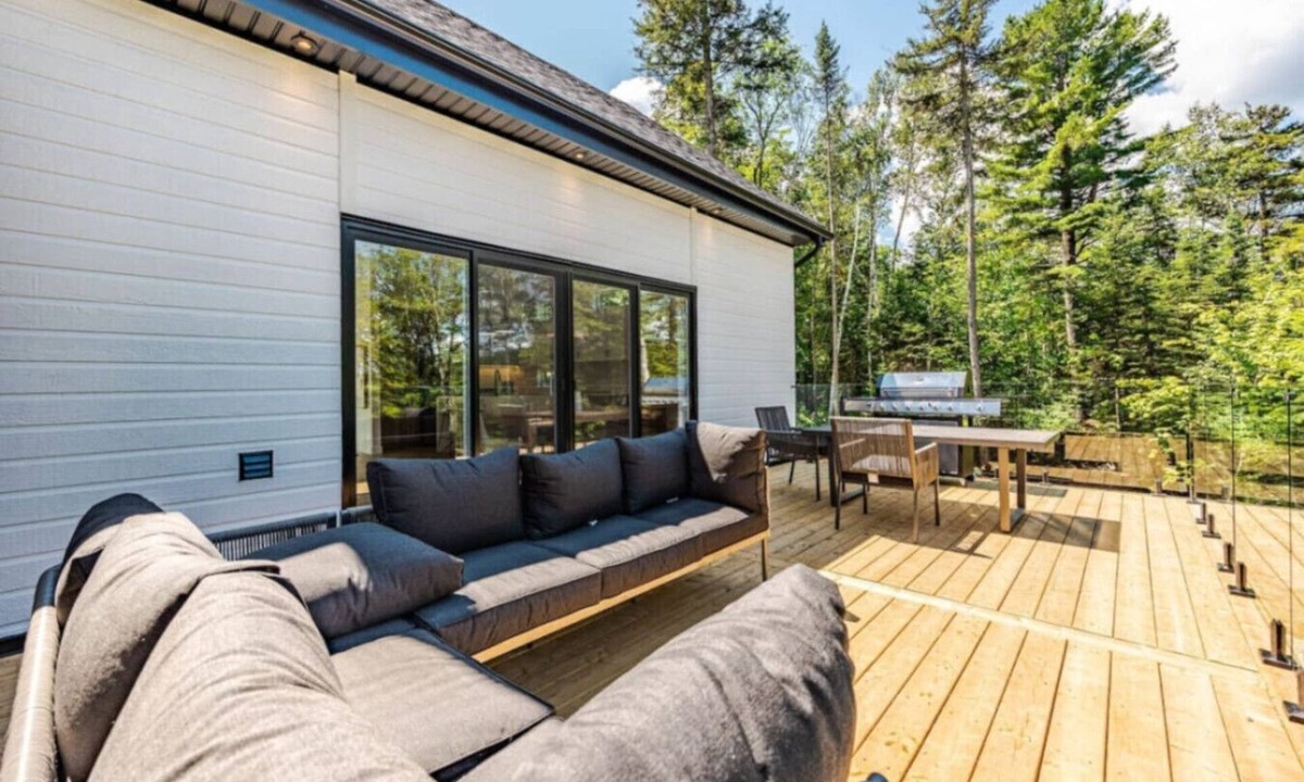 Pine Hill Ski Chalet | Private Spa,Pool,Sauna | Hiking | Le Montagnard