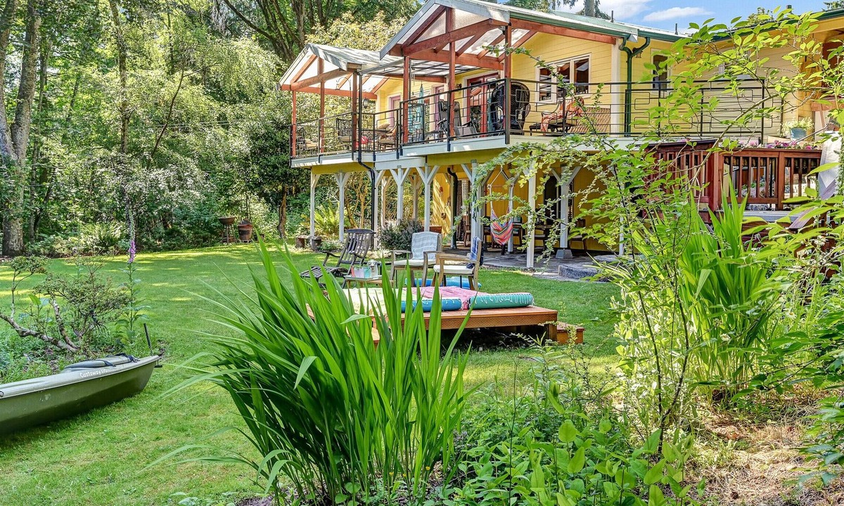 East Renton Highlands Apartment | Private Spa Retreat!