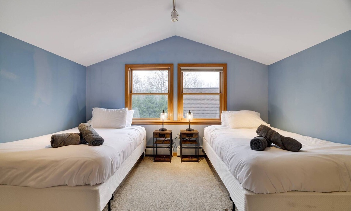 Canadensis House | Private & Spacious Pocono Retreat | King Bed | PS5