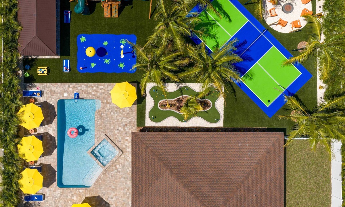 Palma Sola House | Private Splash Pad, Pickleball, Htd. Pool, Hot Tub