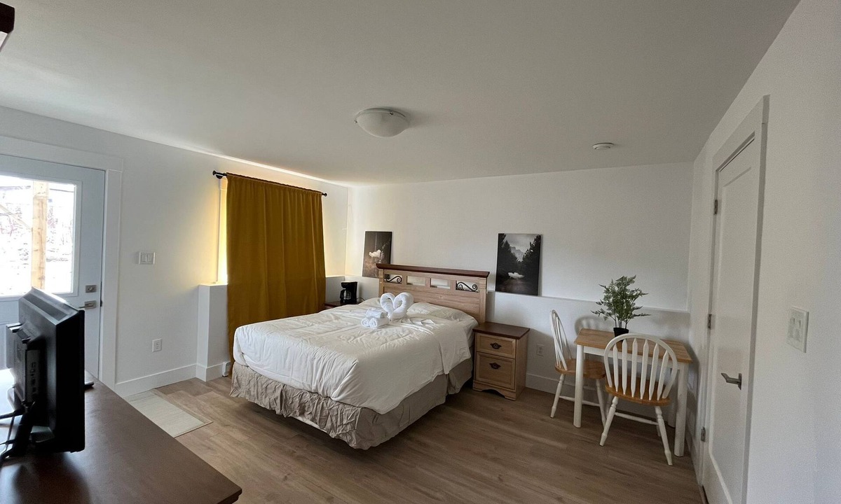 Halifax Bed & Breakfast | Private stay at Halifax (Private entrance)