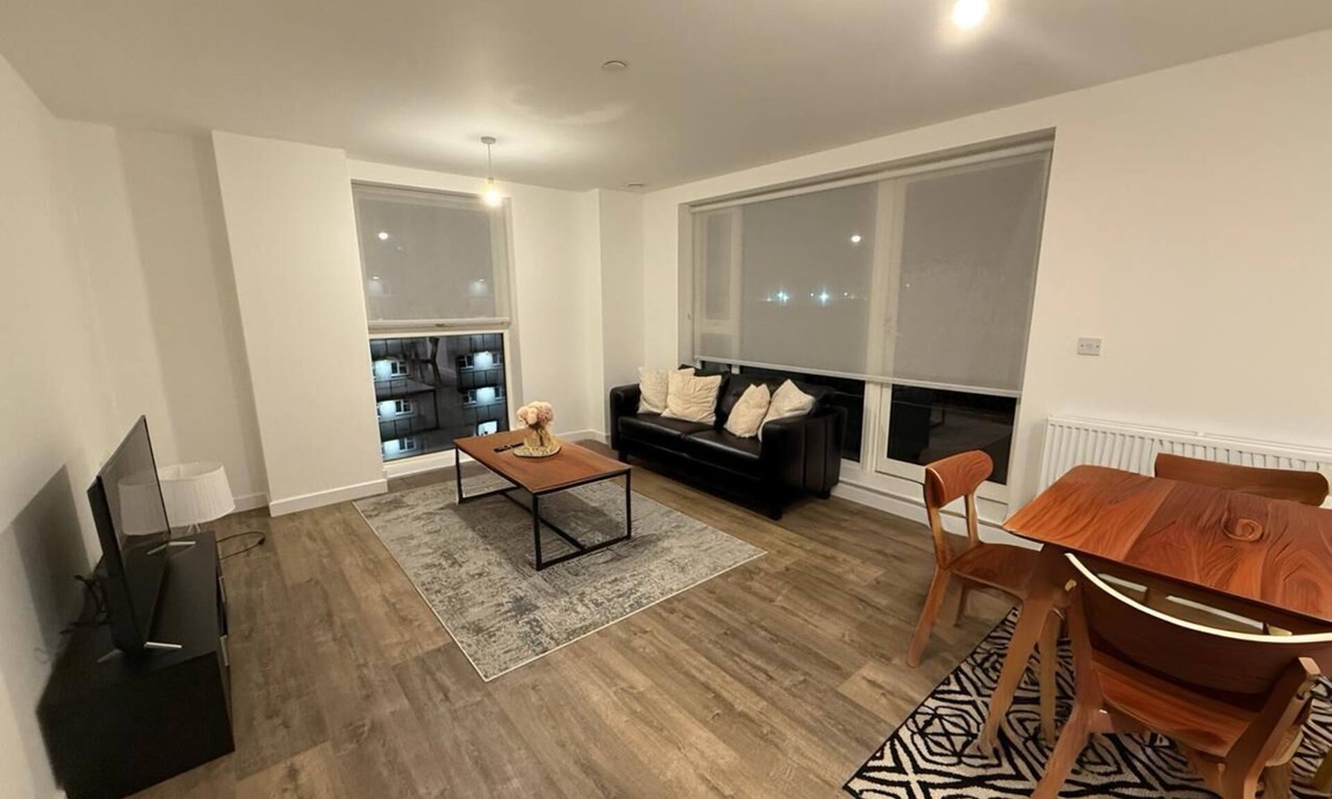 East Acton Apartment | Private Stay in London Acton