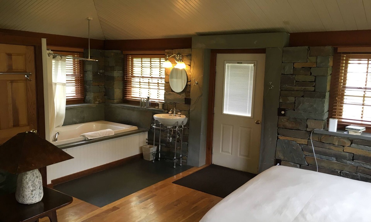 Ithaca Cottage | Private Stone Cottage