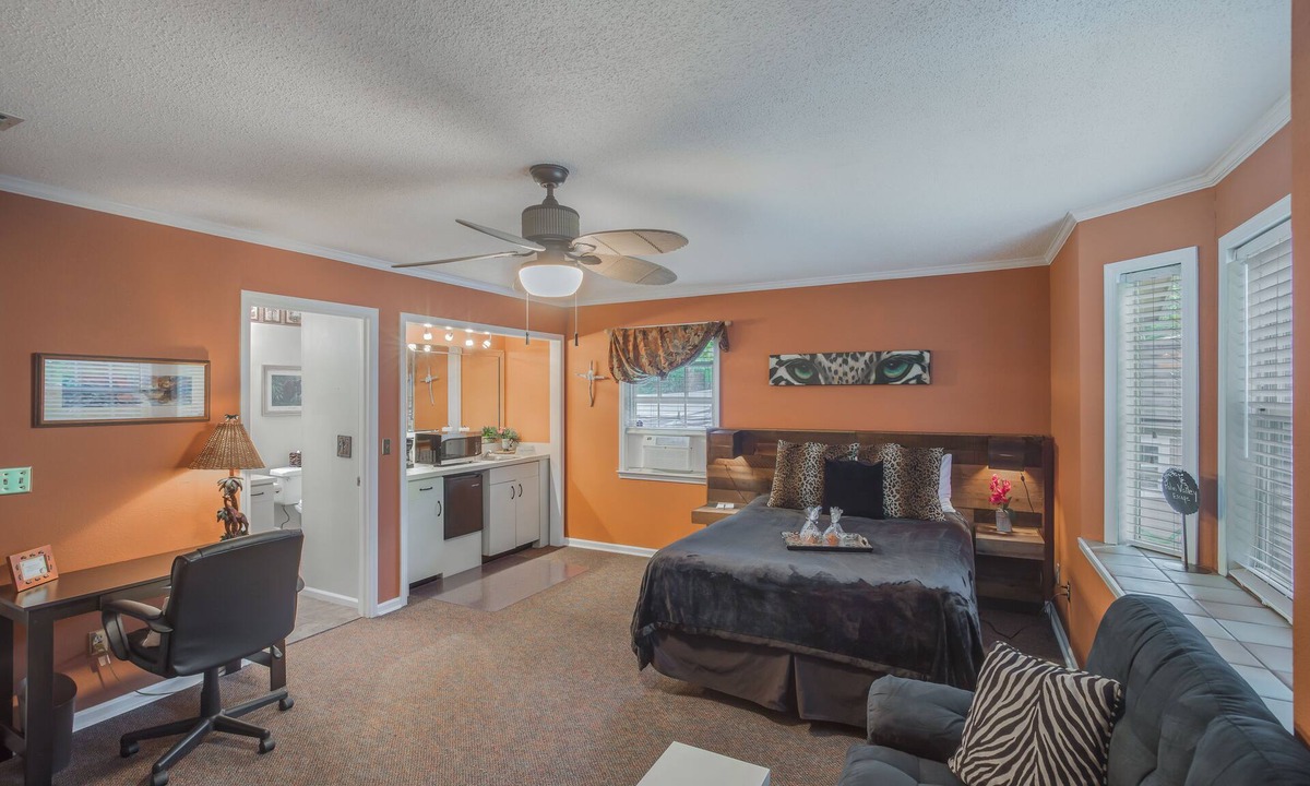 Palm Valley Apartment | Private Studio Entry