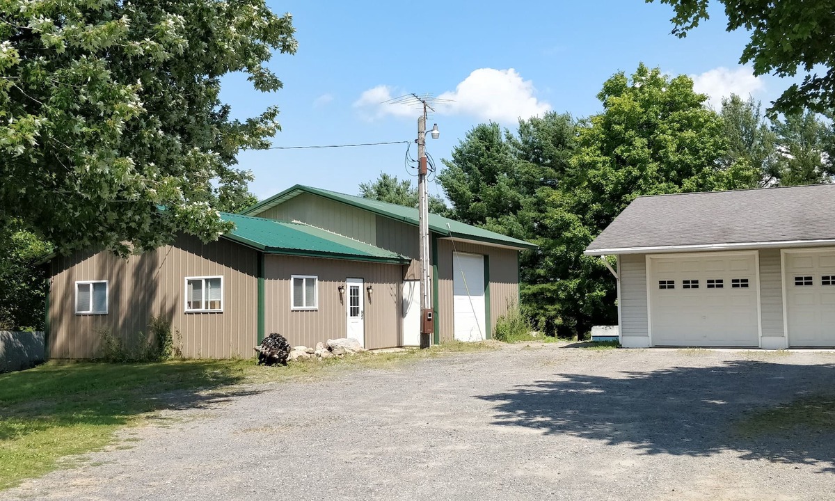 Auburn Apartment | Private Studio, Great Back Yard, Fire Pit, in a Rural Farming Community