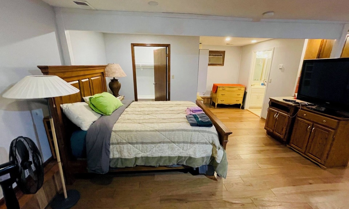 South Kansas City Apartment | Private studio in Waldo of Kansas City