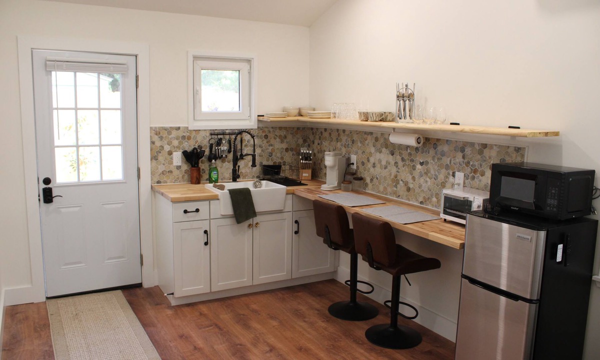 Pooler Apartment | Private Studio Suite - 1 Bed 1 Bath 1 Futon 1 Kitchen